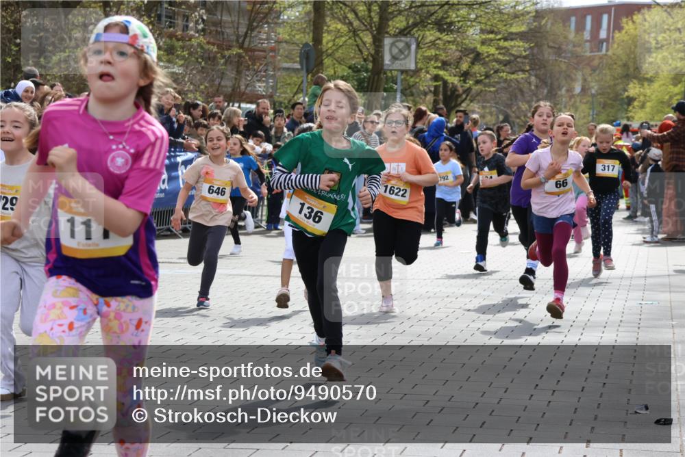 12.04.2026 - 45. Internationalen Wilhelmsburger Insellauf Strokosch-Dieckow http://msf.ph/oto/9490570 12.04.2026 14:21:42 Ziel 558, 267, 657, 698, 678, 279, 960, 838, 234, 111, 66, 136, 729, 769, 646, 159, 1622, 317, 283, 134, 316, 792, 763, 255, 65, 1617 meine-sportfotos.de