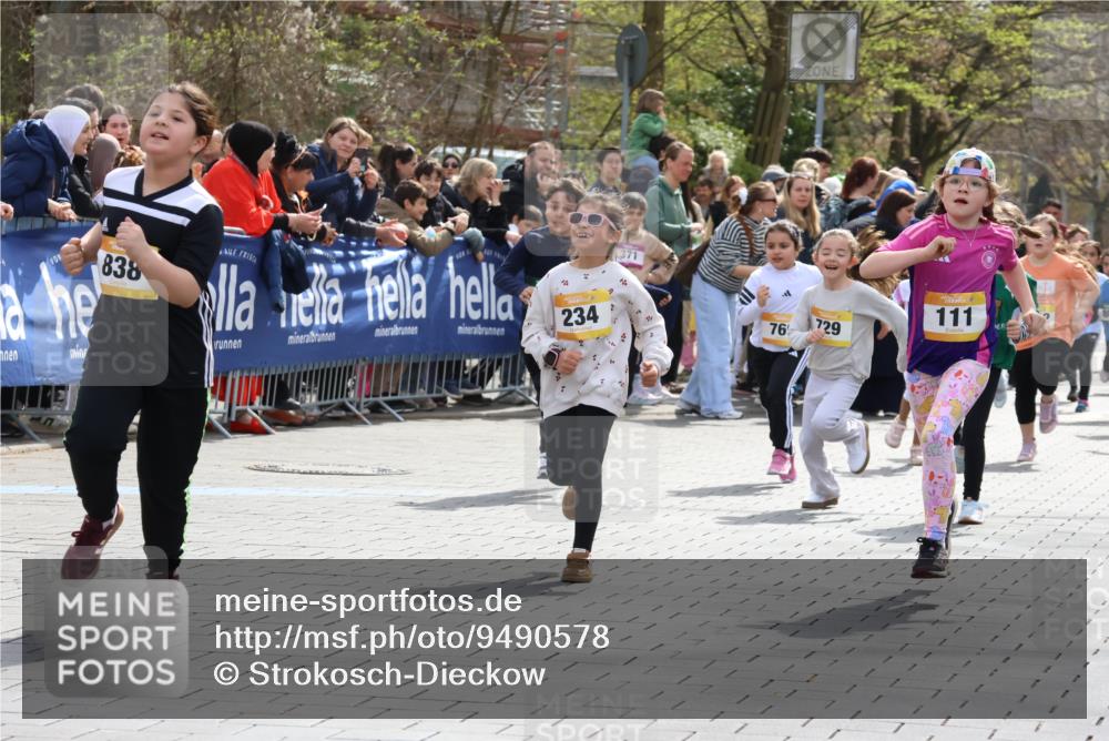 12.04.2026 - 45. Internationalen Wilhelmsburger Insellauf Strokosch-Dieckow http://msf.ph/oto/9490578 12.04.2026 14:21:40 Ziel 957, 823, 117, 558, 267, 657, 698, 678, 279, 960, 838, 234, 111, 66, 136, 729, 769, 646, 159, 1622, 317, 283, 134, 316, 792 meine-sportfotos.de