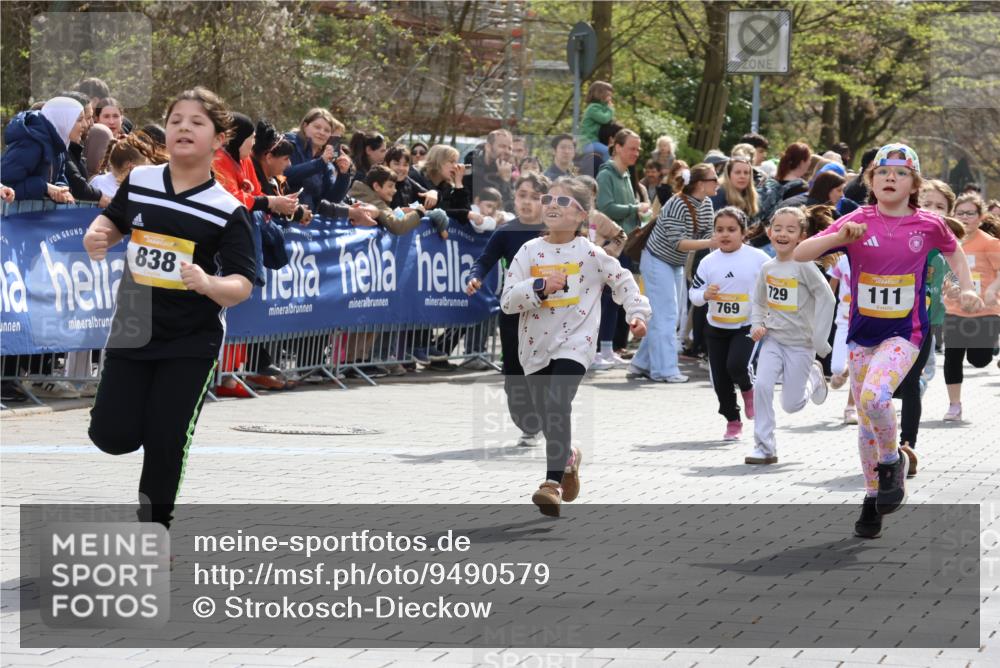 12.04.2026 - 45. Internationalen Wilhelmsburger Insellauf Strokosch-Dieckow http://msf.ph/oto/9490579 12.04.2026 14:21:40 Ziel 957, 823, 117, 558, 267, 657, 698, 678, 279, 960, 838, 234, 111, 66, 136, 729, 769, 646, 159, 1622, 317, 283, 134, 316, 792 meine-sportfotos.de