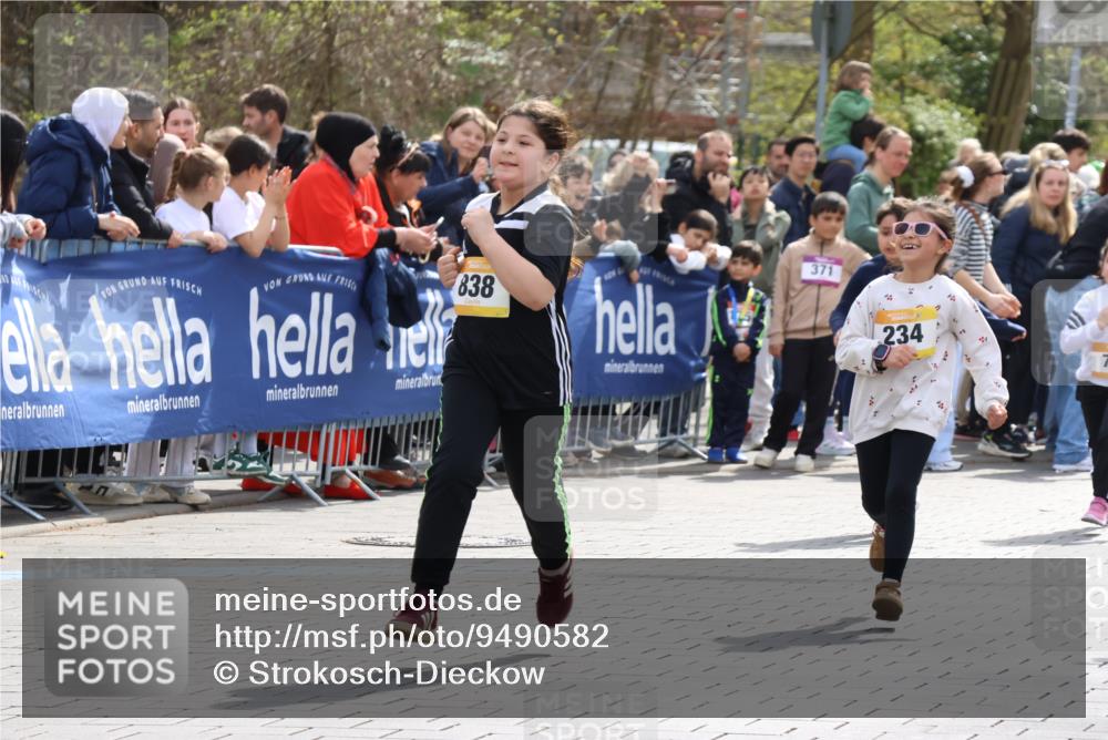 12.04.2026 - 45. Internationalen Wilhelmsburger Insellauf Strokosch-Dieckow http://msf.ph/oto/9490582 12.04.2026 14:21:39 Ziel 957, 823, 117, 558, 267, 657, 698, 678, 279, 960, 838, 234, 111, 66, 136, 729, 769, 646, 159, 1622, 317, 283, 134 meine-sportfotos.de