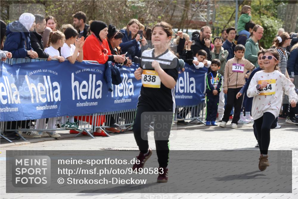 12.04.2026 - 45. Internationalen Wilhelmsburger Insellauf Strokosch-Dieckow http://msf.ph/oto/9490583 12.04.2026 14:21:39 Ziel 957, 823, 117, 558, 267, 657, 698, 678, 279, 960, 838, 234, 111, 66, 136, 729, 769, 646, 159, 1622, 317, 283, 134 meine-sportfotos.de