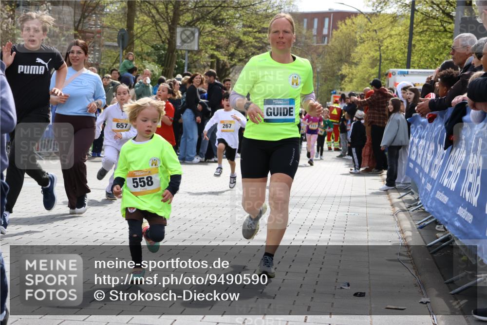 12.04.2026 - 45. Internationalen Wilhelmsburger Insellauf Strokosch-Dieckow http://msf.ph/oto/9490590 12.04.2026 14:21:35 Ziel 972, 1627, 951, 260, 957, 823, 117, 558, 267, 657, 698, 678, 279, 960, 838, 234, 111 meine-sportfotos.de