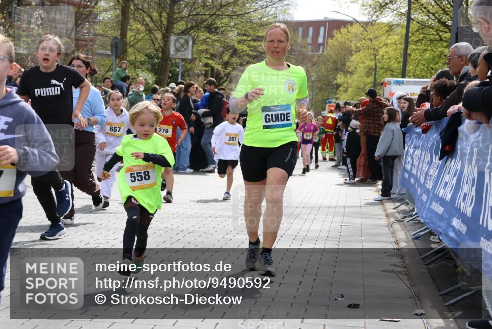 12.04.2026 - 45. Internationalen Wilhelmsburger Insellauf Strokosch-Dieckow http://msf.ph/oto/9490592 12.04.2026 14:21:35 Ziel 972, 1627, 951, 260, 957, 823, 117, 558, 267, 657, 698, 678, 279, 960, 838, 234, 111 meine-sportfotos.de