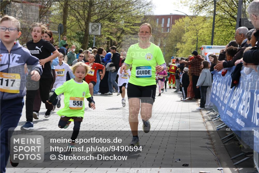 12.04.2026 - 45. Internationalen Wilhelmsburger Insellauf Strokosch-Dieckow http://msf.ph/oto/9490594 12.04.2026 14:21:35 Ziel 972, 1627, 951, 260, 957, 823, 117, 558, 267, 657, 698, 678, 279, 960, 838, 234, 111 meine-sportfotos.de