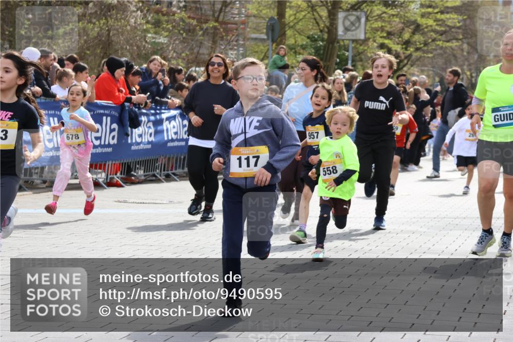12.04.2026 - 45. Internationalen Wilhelmsburger Insellauf Strokosch-Dieckow http://msf.ph/oto/9490595 12.04.2026 14:21:34 Ziel 972, 1627, 951, 260, 957, 823, 117, 558, 267, 657, 698, 678, 279, 960, 838 meine-sportfotos.de