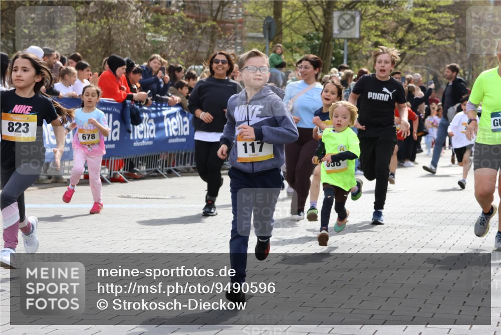 12.04.2026 - 45. Internationalen Wilhelmsburger Insellauf Strokosch-Dieckow http://msf.ph/oto/9490596 12.04.2026 14:21:34 Ziel 972, 1627, 951, 260, 957, 823, 117, 558, 267, 657, 698, 678, 279, 960, 838 meine-sportfotos.de