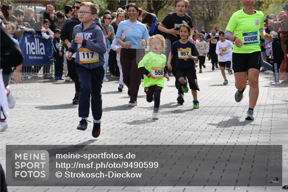 12.04.2026 - 45. Internationalen Wilhelmsburger Insellauf Strokosch-Dieckow http://msf.ph/oto/9490599 12.04.2026 14:21:33 Ziel 988, 964, 972, 1627, 951, 260, 957, 823, 117, 558, 267, 657, 698, 678, 279, 960 meine-sportfotos.de