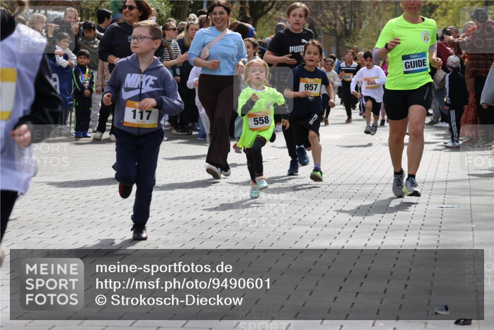 12.04.2026 - 45. Internationalen Wilhelmsburger Insellauf Strokosch-Dieckow http://msf.ph/oto/9490601 12.04.2026 14:21:33 Ziel 988, 964, 972, 1627, 951, 260, 957, 823, 117, 558, 267, 657, 698, 678, 279, 960 meine-sportfotos.de
