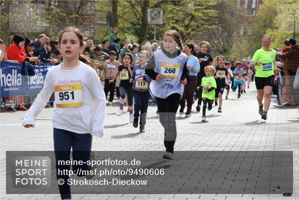12.04.2026 - 45. Internationalen Wilhelmsburger Insellauf Strokosch-Dieckow http://msf.ph/oto/9490606 12.04.2026 14:21:31 Ziel 1005, 925, 253, 988, 964, 972, 1627, 951, 260, 957, 823, 117, 558, 267, 657, 698, 678, 279 meine-sportfotos.de
