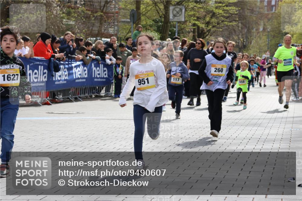 12.04.2026 - 45. Internationalen Wilhelmsburger Insellauf Strokosch-Dieckow http://msf.ph/oto/9490607 12.04.2026 14:21:31 Ziel 1005, 925, 253, 988, 964, 972, 1627, 951, 260, 957, 823, 117, 558, 267, 657, 698, 678, 279 meine-sportfotos.de