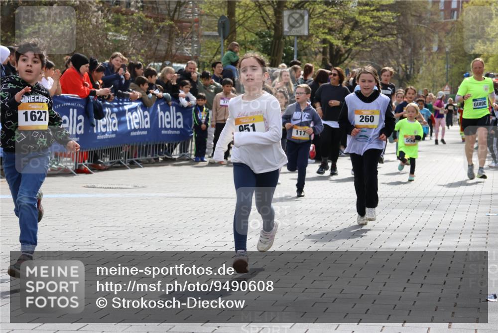 12.04.2026 - 45. Internationalen Wilhelmsburger Insellauf Strokosch-Dieckow http://msf.ph/oto/9490608 12.04.2026 14:21:31 Ziel 1005, 925, 253, 988, 964, 972, 1627, 951, 260, 957, 823, 117, 558, 267, 657, 698, 678, 279 meine-sportfotos.de