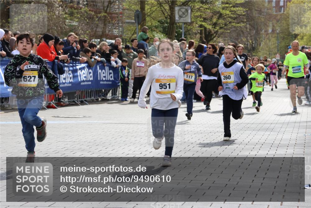 12.04.2026 - 45. Internationalen Wilhelmsburger Insellauf Strokosch-Dieckow http://msf.ph/oto/9490610 12.04.2026 14:21:31 Ziel 1005, 925, 253, 988, 964, 972, 1627, 951, 260, 957, 823, 117, 558, 267, 657, 698, 678, 279 meine-sportfotos.de