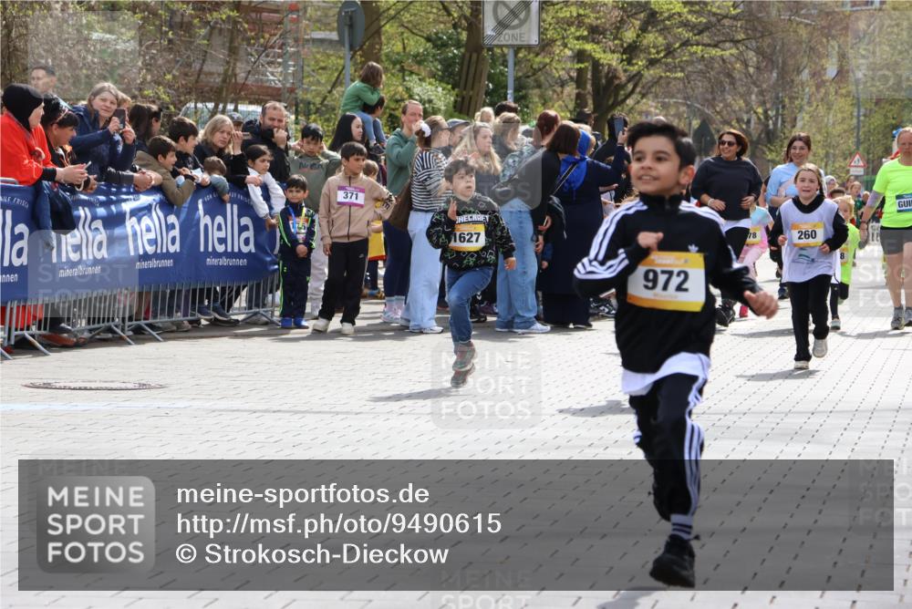 12.04.2026 - 45. Internationalen Wilhelmsburger Insellauf Strokosch-Dieckow http://msf.ph/oto/9490615 12.04.2026 14:21:28 Ziel 562, 309, 282, 528, 797, 984, 811, 128, 828, 1005, 925, 253, 988, 964, 972, 1627, 951, 260, 957, 823 meine-sportfotos.de
