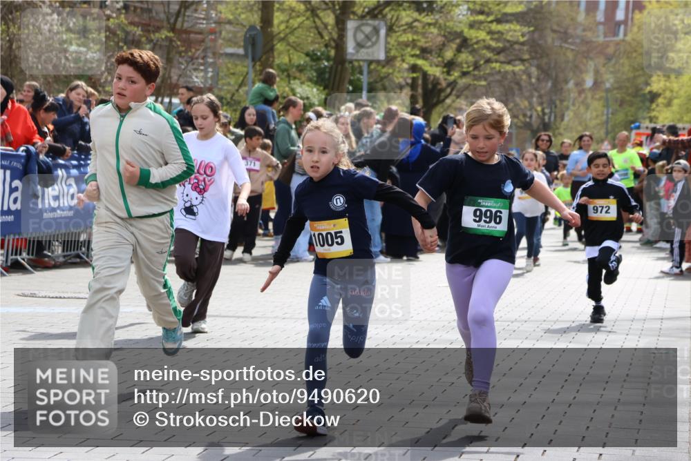 12.04.2026 - 45. Internationalen Wilhelmsburger Insellauf Strokosch-Dieckow http://msf.ph/oto/9490620 12.04.2026 14:21:26 Ziel 1630, 991, 302, 562, 309, 282, 528, 797, 984, 811, 128, 828, 1005, 925, 253, 988, 964, 972, 1627, 951, 260 meine-sportfotos.de