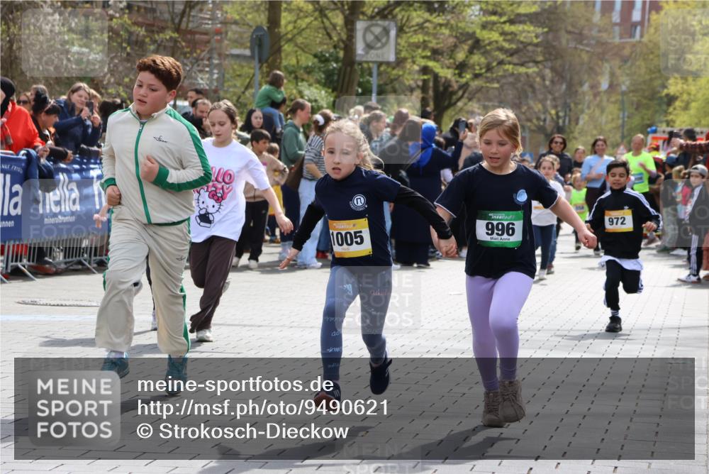 12.04.2026 - 45. Internationalen Wilhelmsburger Insellauf Strokosch-Dieckow http://msf.ph/oto/9490621 12.04.2026 14:21:26 Ziel 1630, 991, 302, 562, 309, 282, 528, 797, 984, 811, 128, 828, 1005, 925, 253, 988, 964, 972, 1627, 951, 260 meine-sportfotos.de