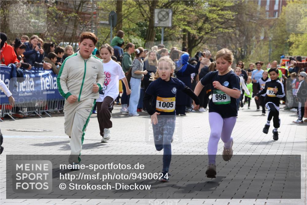12.04.2026 - 45. Internationalen Wilhelmsburger Insellauf Strokosch-Dieckow http://msf.ph/oto/9490624 12.04.2026 14:21:26 Ziel 1630, 991, 302, 562, 309, 282, 528, 797, 984, 811, 128, 828, 1005, 925, 253, 988, 964, 972, 1627, 951, 260 meine-sportfotos.de