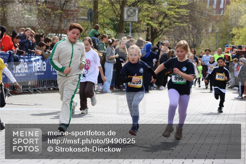 12.04.2026 - 45. Internationalen Wilhelmsburger Insellauf Strokosch-Dieckow http://msf.ph/oto/9490625 12.04.2026 14:21:26 Ziel 1630, 991, 302, 562, 309, 282, 528, 797, 984, 811, 128, 828, 1005, 925, 253, 988, 964, 972, 1627, 951, 260 meine-sportfotos.de