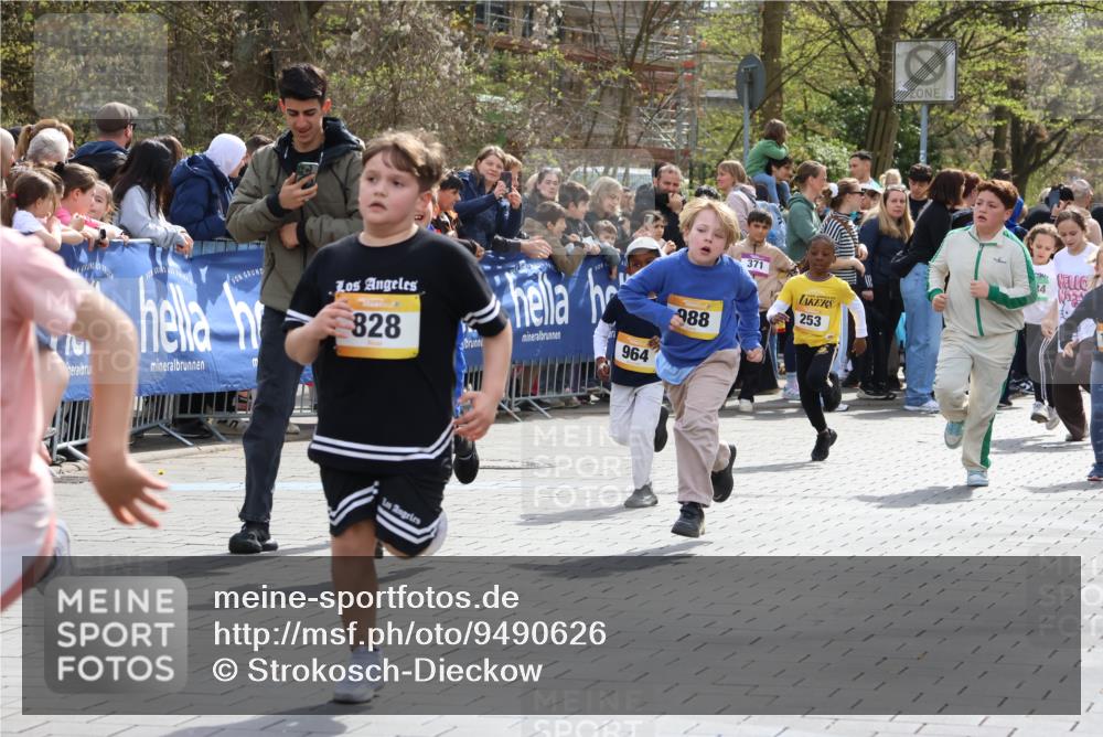 12.04.2026 - 45. Internationalen Wilhelmsburger Insellauf Strokosch-Dieckow http://msf.ph/oto/9490626 12.04.2026 14:21:24 Ziel 980, 1630, 991, 302, 562, 309, 282, 528, 797, 984, 811, 128, 828, 1005, 925, 253, 988, 964, 972 meine-sportfotos.de