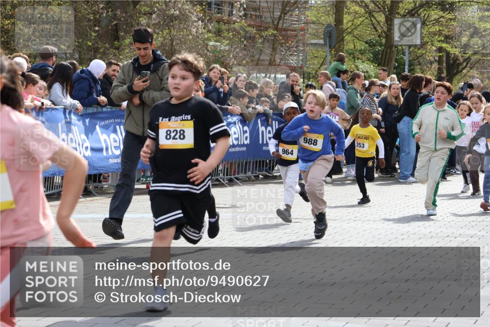 12.04.2026 - 45. Internationalen Wilhelmsburger Insellauf Strokosch-Dieckow http://msf.ph/oto/9490627 12.04.2026 14:21:24 Ziel 980, 1630, 991, 302, 562, 309, 282, 528, 797, 984, 811, 128, 828, 1005, 925, 253, 988, 964, 972 meine-sportfotos.de