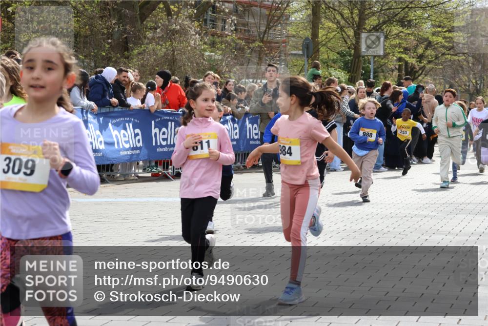 12.04.2026 - 45. Internationalen Wilhelmsburger Insellauf Strokosch-Dieckow http://msf.ph/oto/9490630 12.04.2026 14:21:23 Ziel 566, 564, 607, 980, 1630, 991, 302, 562, 309, 282, 528, 797, 984, 811, 128, 828, 1005, 925, 253, 988, 964, 972 meine-sportfotos.de