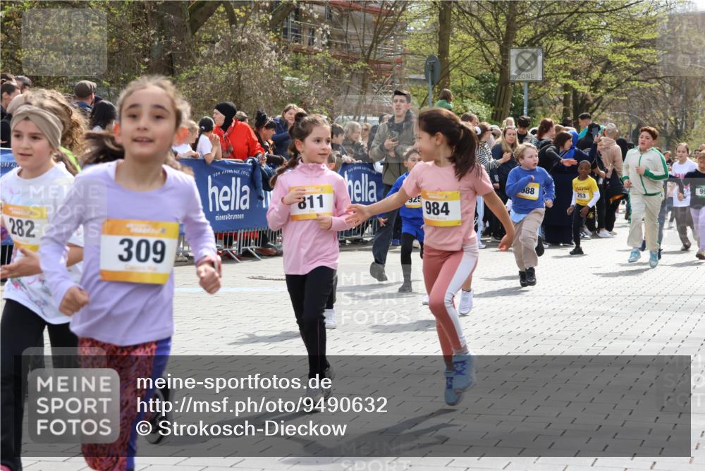 12.04.2026 - 45. Internationalen Wilhelmsburger Insellauf Strokosch-Dieckow http://msf.ph/oto/9490632 12.04.2026 14:21:23 Ziel 566, 564, 607, 980, 1630, 991, 302, 562, 309, 282, 528, 797, 984, 811, 128, 828, 1005, 925, 253, 988, 964, 972 meine-sportfotos.de