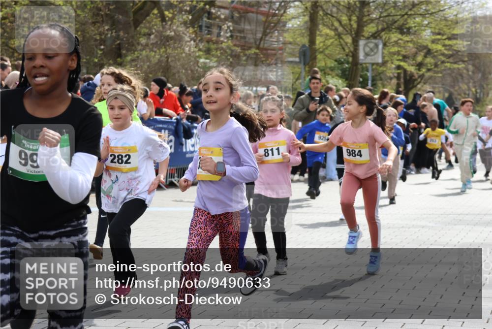 12.04.2026 - 45. Internationalen Wilhelmsburger Insellauf Strokosch-Dieckow http://msf.ph/oto/9490633 12.04.2026 14:21:22 Ziel 629, 566, 564, 607, 980, 1630, 991, 302, 562, 309, 282, 528, 797, 984, 811, 128, 828, 1005, 925, 253, 988, 964 meine-sportfotos.de