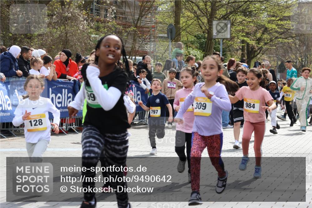 12.04.2026 - 45. Internationalen Wilhelmsburger Insellauf Strokosch-Dieckow http://msf.ph/oto/9490642 12.04.2026 14:21:22 Ziel 629, 566, 564, 607, 980, 1630, 991, 302, 562, 309, 282, 528, 797, 984, 811, 128, 828, 1005, 925, 253, 988, 964 meine-sportfotos.de