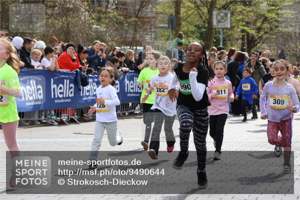 12.04.2026 - 45. Internationalen Wilhelmsburger Insellauf Strokosch-Dieckow http://msf.ph/oto/9490644 12.04.2026 14:21:21 Ziel 139, 1611, 629, 566, 564, 607, 980, 1630, 991, 302, 562, 309, 282, 528, 797, 984, 811, 128, 828, 1005, 925, 253, 988, 964 meine-sportfotos.de
