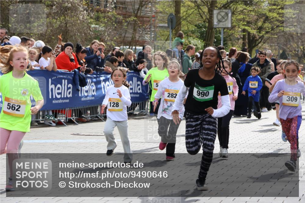 12.04.2026 - 45. Internationalen Wilhelmsburger Insellauf Strokosch-Dieckow http://msf.ph/oto/9490646 12.04.2026 14:21:21 Ziel 139, 1611, 629, 566, 564, 607, 980, 1630, 991, 302, 562, 309, 282, 528, 797, 984, 811, 128, 828, 1005, 925, 253, 988, 964 meine-sportfotos.de