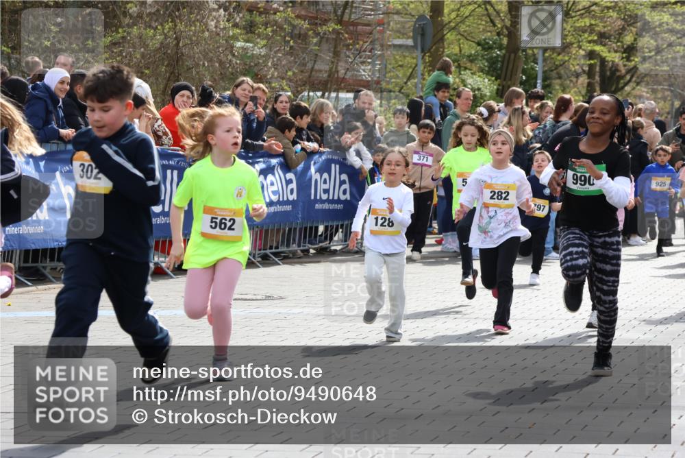 12.04.2026 - 45. Internationalen Wilhelmsburger Insellauf Strokosch-Dieckow http://msf.ph/oto/9490648 12.04.2026 14:21:20 Ziel 937, 263, 139, 1611, 629, 566, 564, 607, 980, 1630, 991, 302, 562, 309, 282, 528, 797, 984, 811, 128, 828, 1005, 925, 253 meine-sportfotos.de