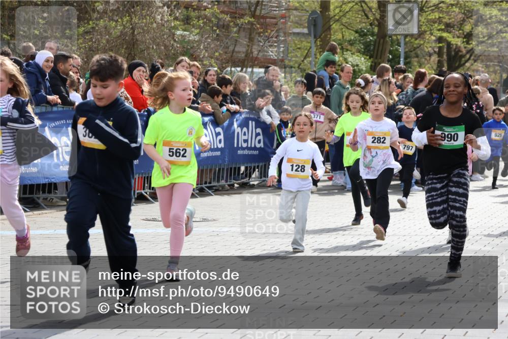 12.04.2026 - 45. Internationalen Wilhelmsburger Insellauf Strokosch-Dieckow http://msf.ph/oto/9490649 12.04.2026 14:21:20 Ziel 937, 263, 139, 1611, 629, 566, 564, 607, 980, 1630, 991, 302, 562, 309, 282, 528, 797, 984, 811, 128, 828, 1005, 925, 253 meine-sportfotos.de