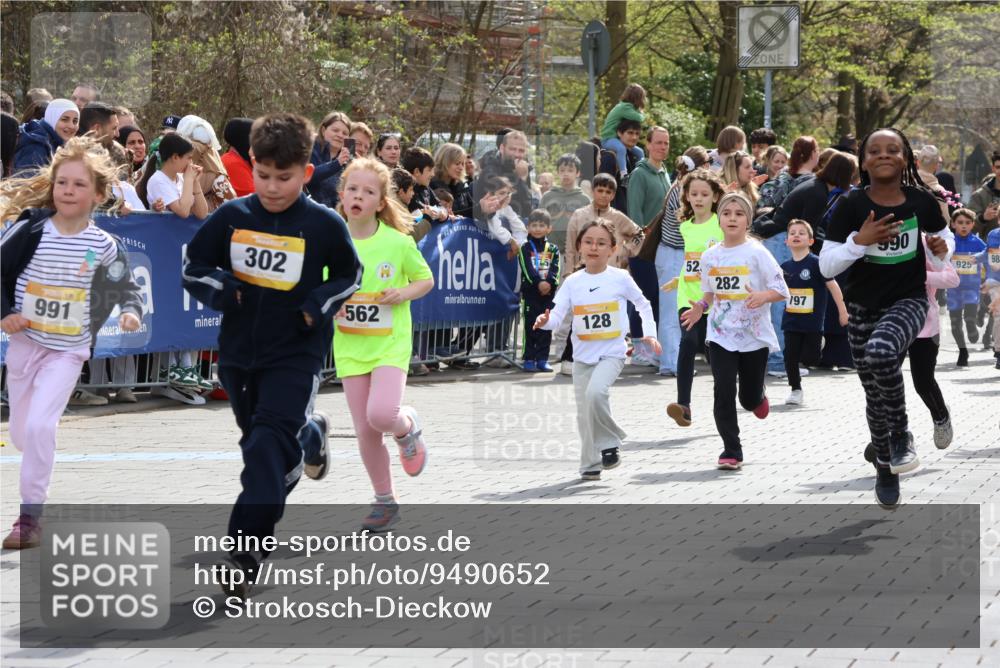 12.04.2026 - 45. Internationalen Wilhelmsburger Insellauf Strokosch-Dieckow http://msf.ph/oto/9490652 12.04.2026 14:21:20 Ziel 937, 263, 139, 1611, 629, 566, 564, 607, 980, 1630, 991, 302, 562, 309, 282, 528, 797, 984, 811, 128, 828, 1005, 925, 253 meine-sportfotos.de