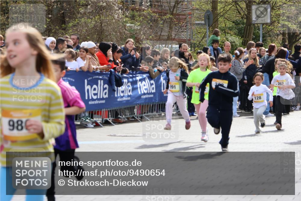 12.04.2026 - 45. Internationalen Wilhelmsburger Insellauf Strokosch-Dieckow http://msf.ph/oto/9490654 12.04.2026 14:21:19 Ziel 937, 263, 139, 1611, 629, 566, 564, 607, 980, 1630, 991, 302, 562, 309, 282, 528, 797, 984, 811, 128, 828, 1005 meine-sportfotos.de
