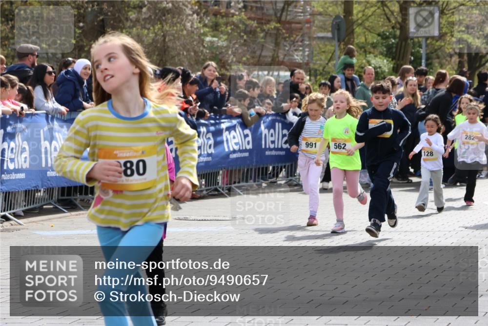 12.04.2026 - 45. Internationalen Wilhelmsburger Insellauf Strokosch-Dieckow http://msf.ph/oto/9490657 12.04.2026 14:21:19 Ziel 937, 263, 139, 1611, 629, 566, 564, 607, 980, 1630, 991, 302, 562, 309, 282, 528, 797, 984, 811, 128, 828, 1005 meine-sportfotos.de