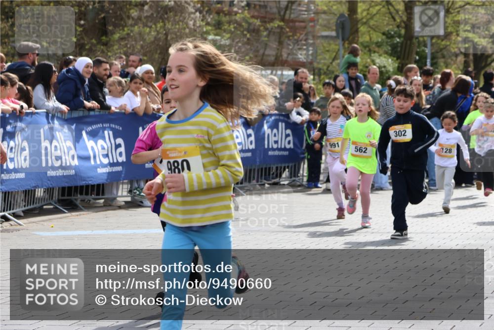 12.04.2026 - 45. Internationalen Wilhelmsburger Insellauf Strokosch-Dieckow http://msf.ph/oto/9490660 12.04.2026 14:21:18 Ziel 937, 263, 139, 1611, 629, 566, 564, 607, 980, 1630, 991, 302, 562, 309, 282, 528, 797, 984, 811, 128, 828 meine-sportfotos.de