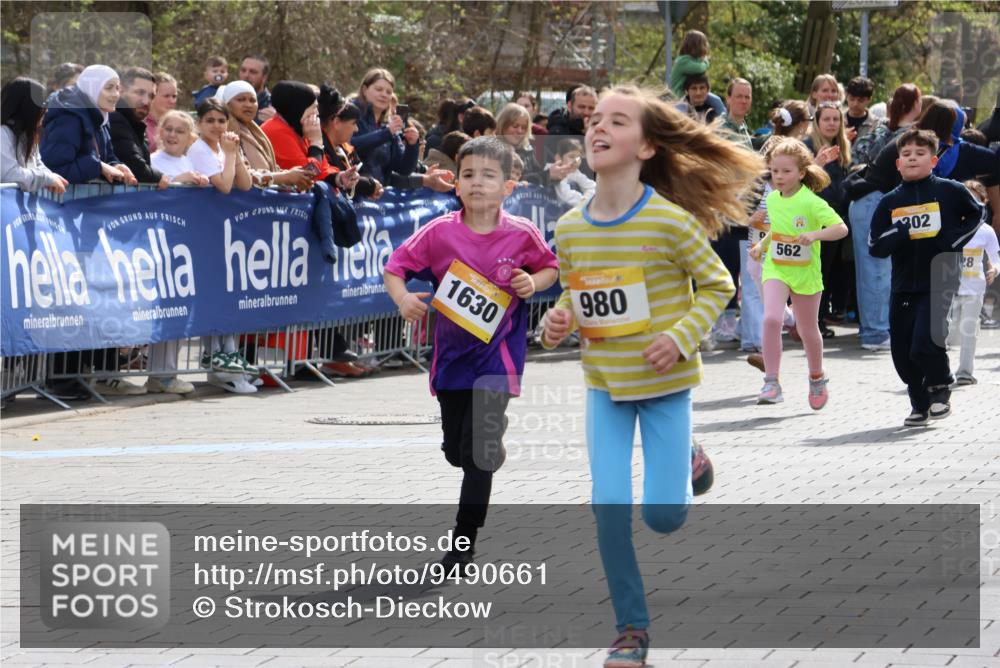 12.04.2026 - 45. Internationalen Wilhelmsburger Insellauf Strokosch-Dieckow http://msf.ph/oto/9490661 12.04.2026 14:21:18 Ziel 937, 263, 139, 1611, 629, 566, 564, 607, 980, 1630, 991, 302, 562, 309, 282, 528, 797, 984, 811, 128, 828 meine-sportfotos.de