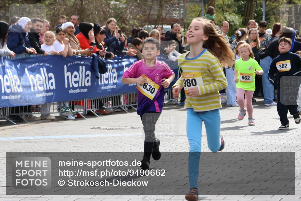 12.04.2026 - 45. Internationalen Wilhelmsburger Insellauf Strokosch-Dieckow http://msf.ph/oto/9490662 12.04.2026 14:21:18 Ziel 937, 263, 139, 1611, 629, 566, 564, 607, 980, 1630, 991, 302, 562, 309, 282, 528, 797, 984, 811, 128, 828 meine-sportfotos.de