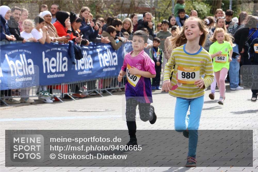 12.04.2026 - 45. Internationalen Wilhelmsburger Insellauf Strokosch-Dieckow http://msf.ph/oto/9490665 12.04.2026 14:21:18 Ziel 937, 263, 139, 1611, 629, 566, 564, 607, 980, 1630, 991, 302, 562, 309, 282, 528, 797, 984, 811, 128, 828 meine-sportfotos.de