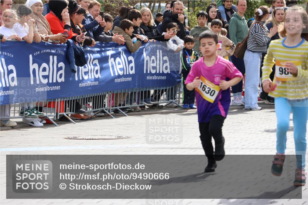 12.04.2026 - 45. Internationalen Wilhelmsburger Insellauf Strokosch-Dieckow http://msf.ph/oto/9490666 12.04.2026 14:21:17 Ziel 821, 99, 771, 62, 768, 937, 263, 139, 1611, 629, 566, 564, 607, 980, 1630, 991, 302, 562, 309, 282, 528 meine-sportfotos.de