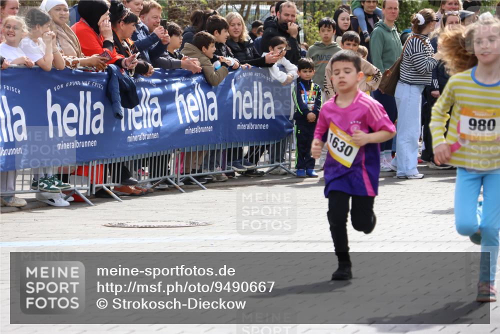 12.04.2026 - 45. Internationalen Wilhelmsburger Insellauf Strokosch-Dieckow http://msf.ph/oto/9490667 12.04.2026 14:21:17 Ziel 821, 99, 771, 62, 768, 937, 263, 139, 1611, 629, 566, 564, 607, 980, 1630, 991, 302, 562, 309, 282, 528 meine-sportfotos.de