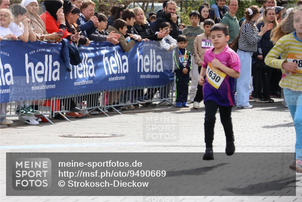 12.04.2026 - 45. Internationalen Wilhelmsburger Insellauf Strokosch-Dieckow http://msf.ph/oto/9490669 12.04.2026 14:21:17 Ziel 821, 99, 771, 62, 768, 937, 263, 139, 1611, 629, 566, 564, 607, 980, 1630, 991, 302, 562, 309, 282, 528 meine-sportfotos.de