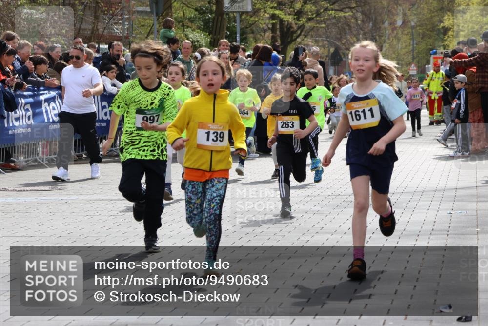 12.04.2026 - 45. Internationalen Wilhelmsburger Insellauf Strokosch-Dieckow http://msf.ph/oto/9490683 12.04.2026 14:21:13 Ziel 618, 241, 306, 1001, 130, 126, 460, 821, 99, 771, 62, 768, 937, 263, 139, 1611, 629, 566, 564, 607, 980 meine-sportfotos.de
