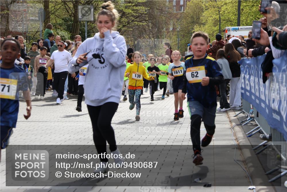 12.04.2026 - 45. Internationalen Wilhelmsburger Insellauf Strokosch-Dieckow http://msf.ph/oto/9490687 12.04.2026 14:21:11 Ziel 634, 812, 618, 241, 306, 1001, 130, 126, 460, 821, 99, 771, 62, 768, 937, 263, 139, 1611, 629, 566, 564, 607 meine-sportfotos.de
