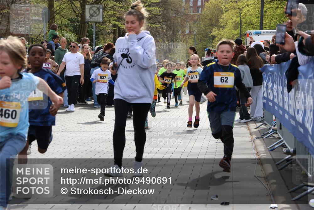 12.04.2026 - 45. Internationalen Wilhelmsburger Insellauf Strokosch-Dieckow http://msf.ph/oto/9490691 12.04.2026 14:21:11 Ziel 634, 812, 618, 241, 306, 1001, 130, 126, 460, 821, 99, 771, 62, 768, 937, 263, 139, 1611, 629, 566, 564, 607 meine-sportfotos.de
