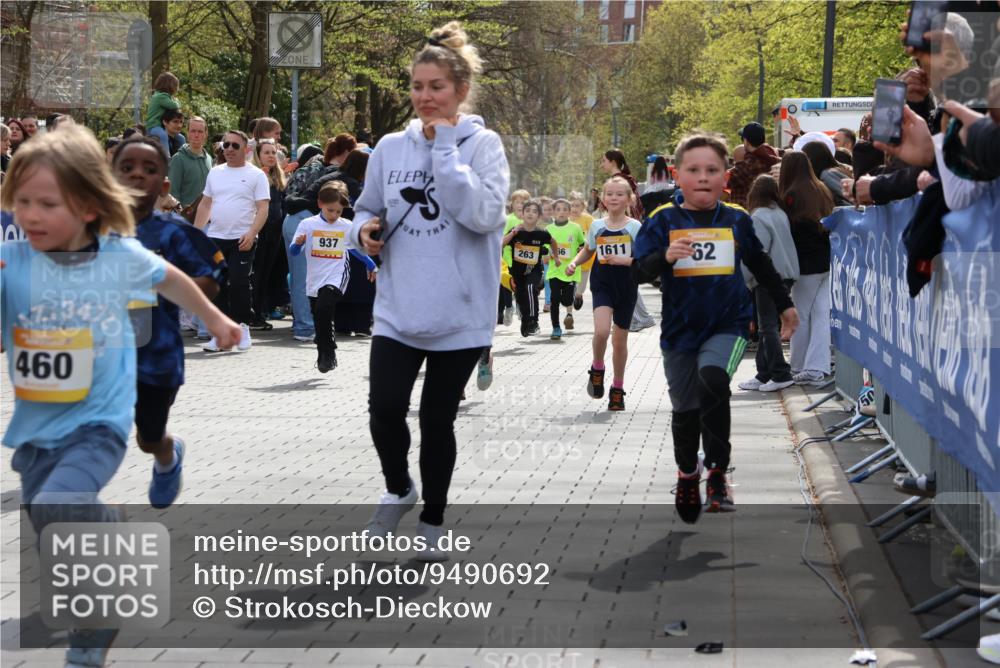 12.04.2026 - 45. Internationalen Wilhelmsburger Insellauf Strokosch-Dieckow http://msf.ph/oto/9490692 12.04.2026 14:21:11 Ziel 634, 812, 618, 241, 306, 1001, 130, 126, 460, 821, 99, 771, 62, 768, 937, 263, 139, 1611, 629, 566, 564, 607 meine-sportfotos.de