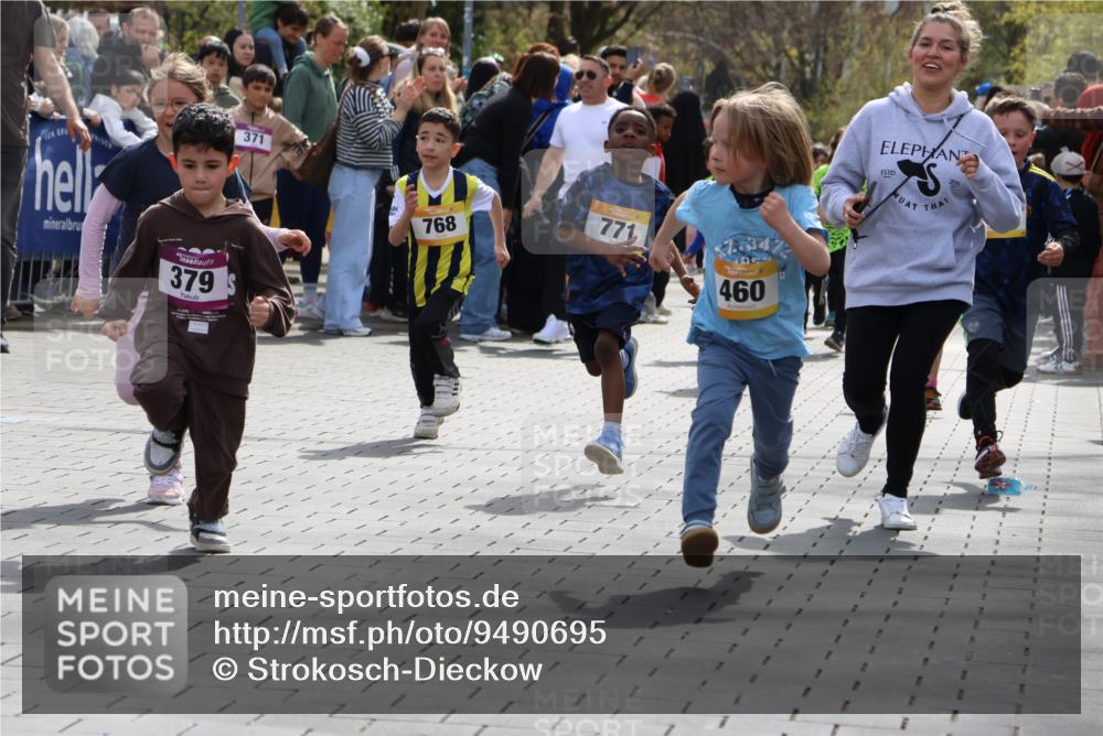 12.04.2026 - 45. Internationalen Wilhelmsburger Insellauf Strokosch-Dieckow http://msf.ph/oto/9490695 12.04.2026 14:21:09 Ziel 280, 149, 634, 812, 618, 241, 306, 1001, 130, 126, 460, 821, 99, 771, 62, 768, 937, 263, 139, 1611 meine-sportfotos.de