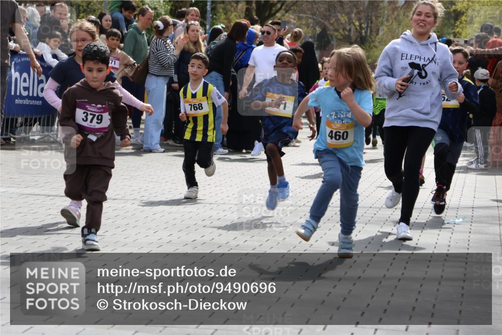 12.04.2026 - 45. Internationalen Wilhelmsburger Insellauf Strokosch-Dieckow http://msf.ph/oto/9490696 12.04.2026 14:21:09 Ziel 280, 149, 634, 812, 618, 241, 306, 1001, 130, 126, 460, 821, 99, 771, 62, 768, 937, 263, 139, 1611 meine-sportfotos.de