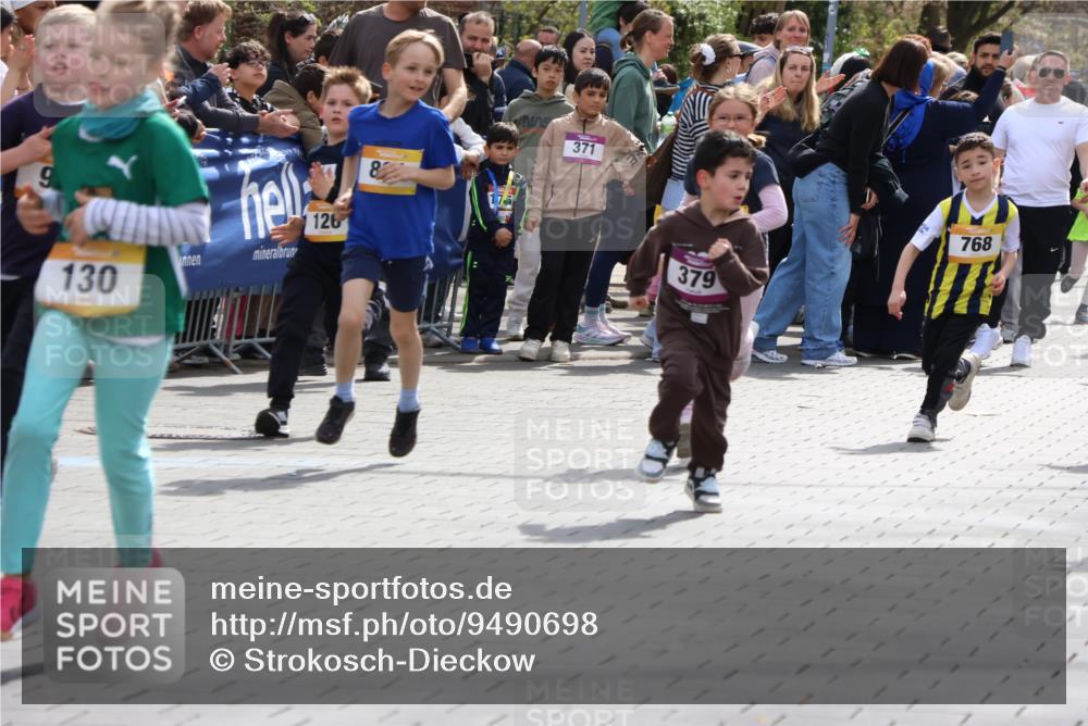 12.04.2026 - 45. Internationalen Wilhelmsburger Insellauf Strokosch-Dieckow http://msf.ph/oto/9490698 12.04.2026 14:21:08 Ziel 280, 149, 634, 812, 618, 241, 306, 1001, 130, 126, 460, 821, 99, 771, 62, 768, 937, 263 meine-sportfotos.de