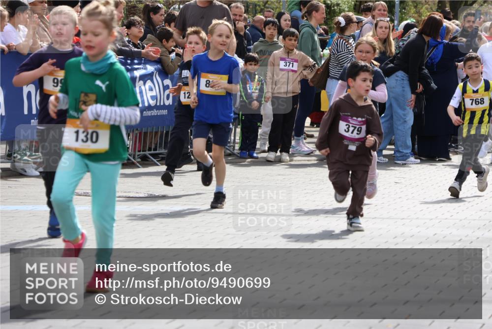 12.04.2026 - 45. Internationalen Wilhelmsburger Insellauf Strokosch-Dieckow http://msf.ph/oto/9490699 12.04.2026 14:21:08 Ziel 280, 149, 634, 812, 618, 241, 306, 1001, 130, 126, 460, 821, 99, 771, 62, 768, 937, 263 meine-sportfotos.de