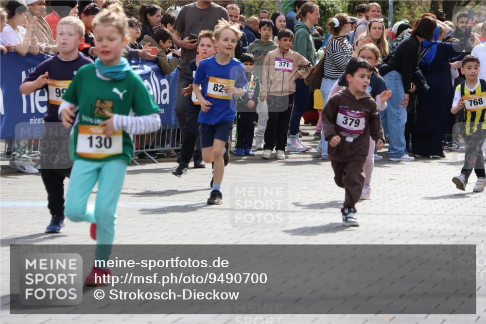 12.04.2026 - 45. Internationalen Wilhelmsburger Insellauf Strokosch-Dieckow http://msf.ph/oto/9490700 12.04.2026 14:21:08 Ziel 280, 149, 634, 812, 618, 241, 306, 1001, 130, 126, 460, 821, 99, 771, 62, 768, 937, 263 meine-sportfotos.de